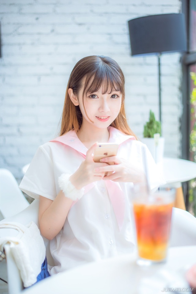 “好，那就烦请张将军随同军师庞统出征江州，助他平定益州。”吕征肃容道。